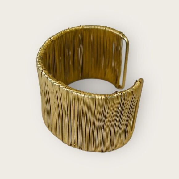 Wide open gold plated wire cuff bracelet - Picture 8 of 8